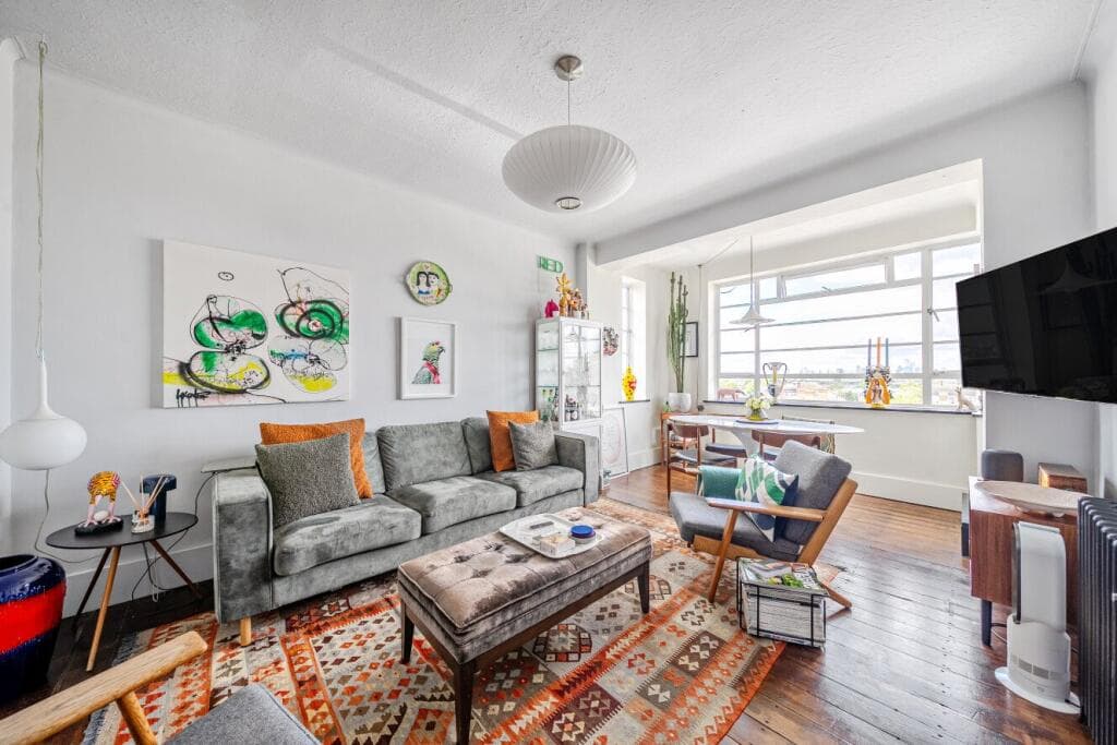 2 bedroom flat for sale in Brixton Hill, Brixton, London, SW2