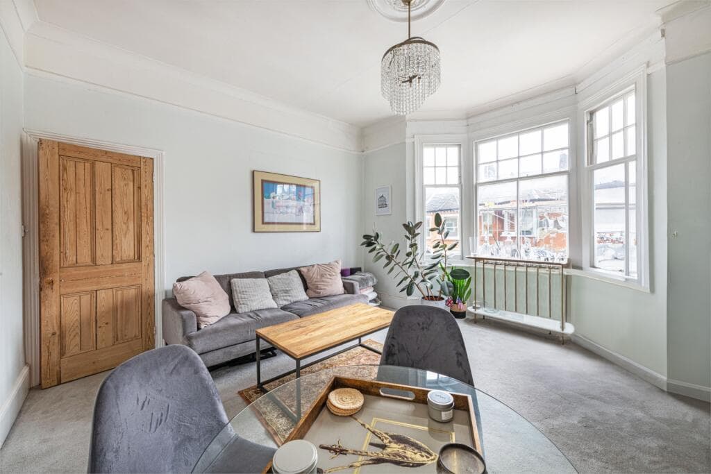 2 bedroom flat for sale in St. Ann's Hill, Wandsworth, SW18