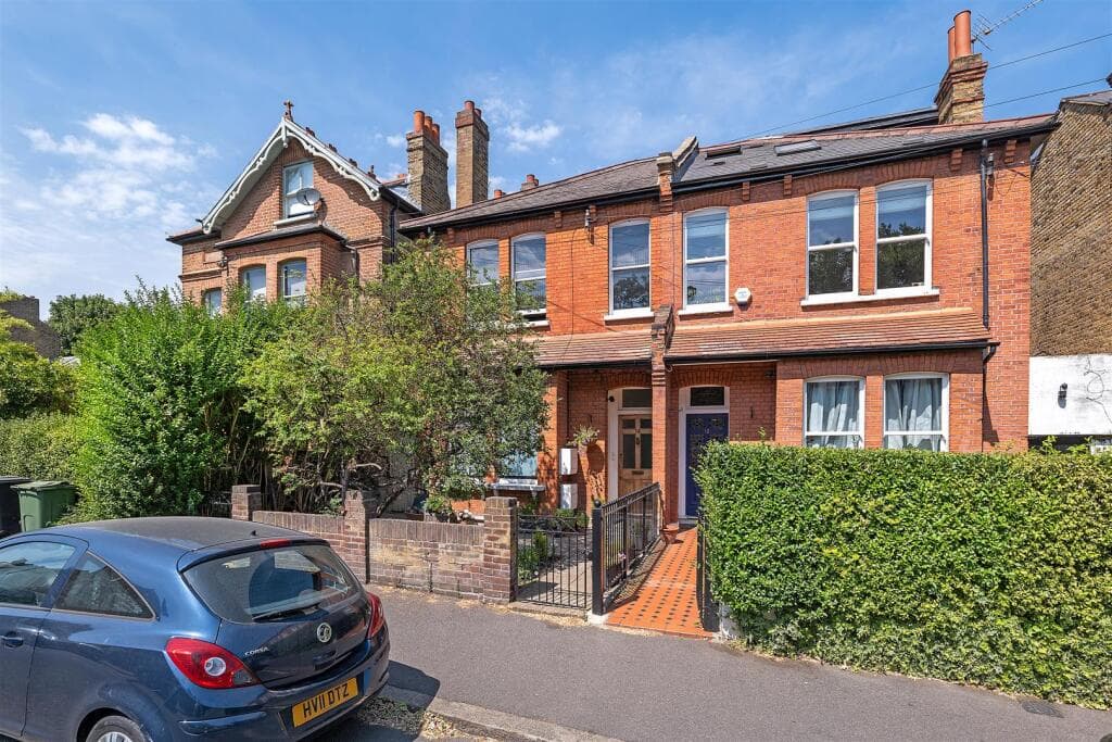 2 bedroom flat for sale in Kingsmead Road, Tulse Hill, SW2