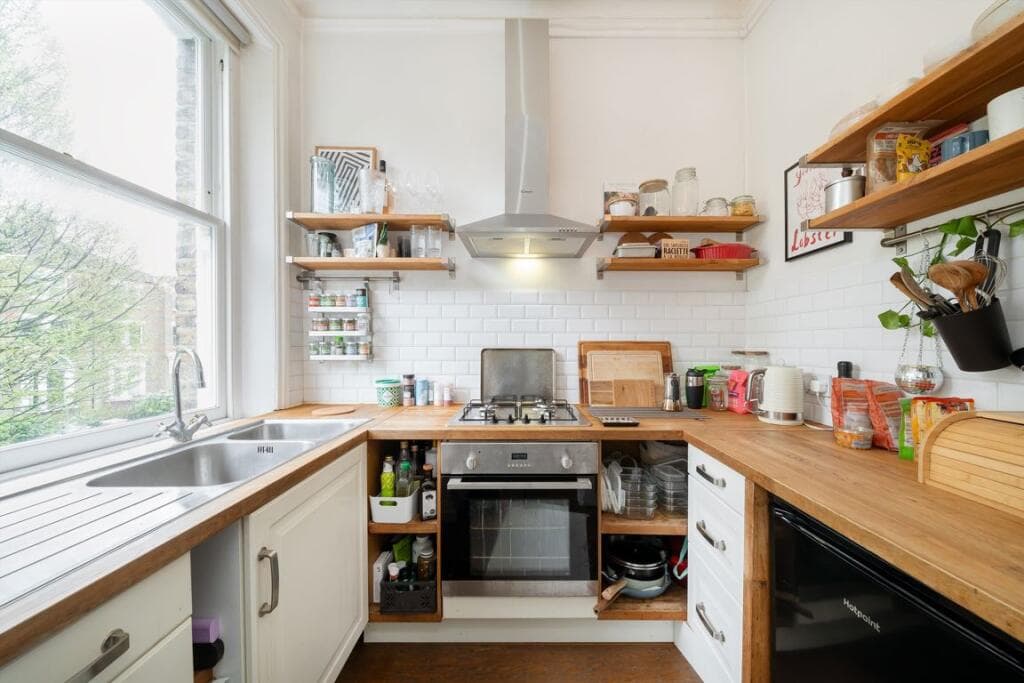 2 bedroom flat for sale in Brondesbury Road, Queen's Park, NW6