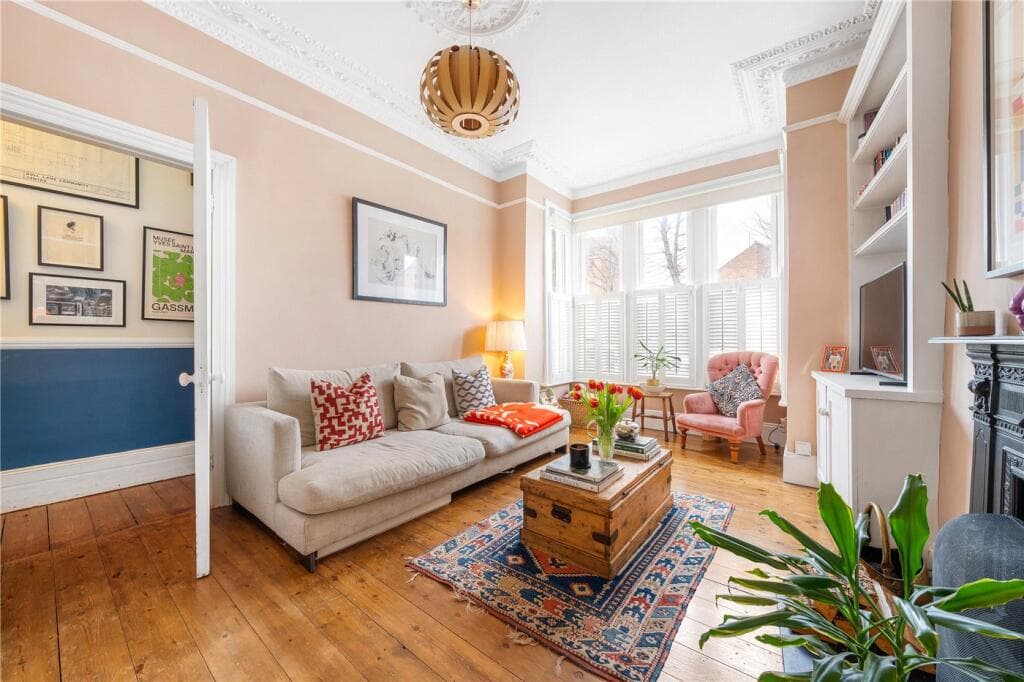 2 bedroom apartment for sale in Nunhead Lane, Nunhead, London, SE15