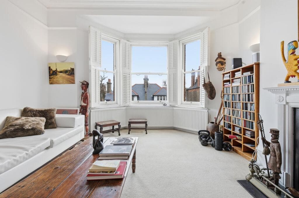 3 bedroom flat for sale in Antrim Road, London, NW3