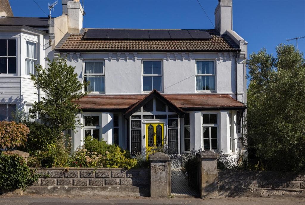 4 bedroom end of terrace house for sale in Harold Road, Hastings, TN35