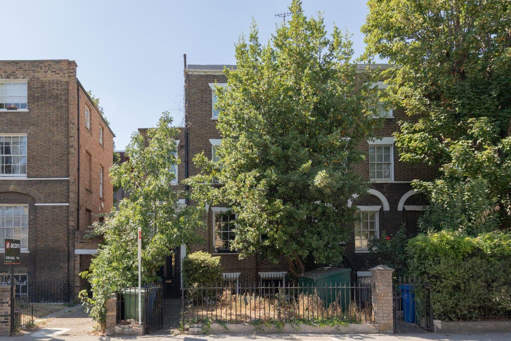 2 bedroom flat for sale in Peckham Hill Street, Peckham, London, SE15