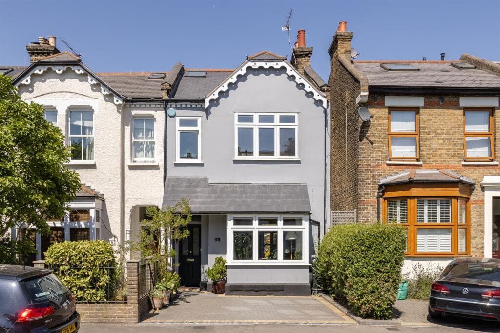 3 bedroom house for sale in Chelmsford Road, South Woodford, E18