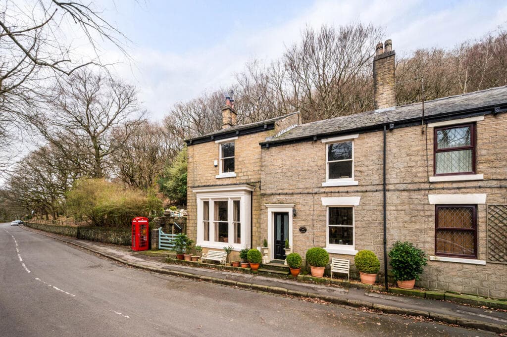 4 bedroom semi-detached house for sale in Kinder Road, Hayfield, SK22