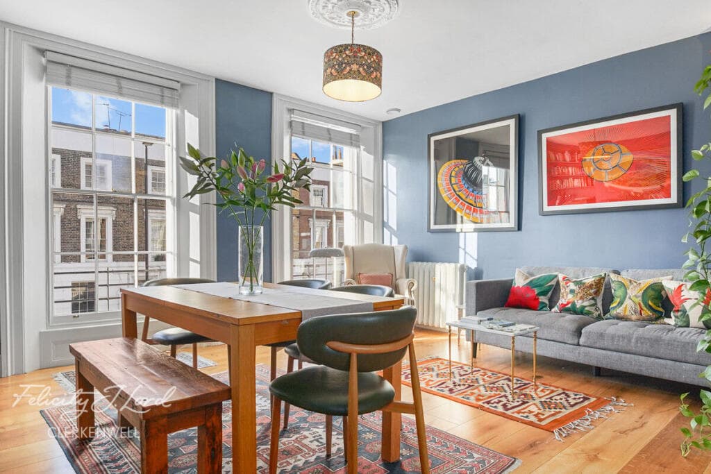 3 bedroom duplex for sale in New North Road, London, N1