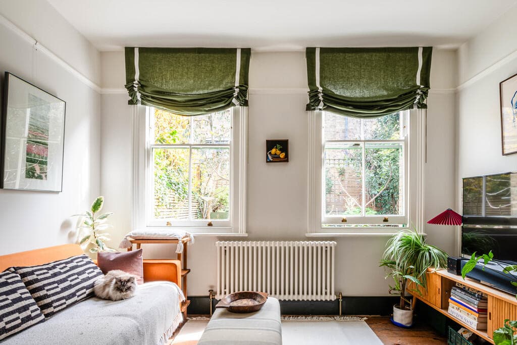 2 bedroom maisonette for sale in Shacklewell Lane, E8