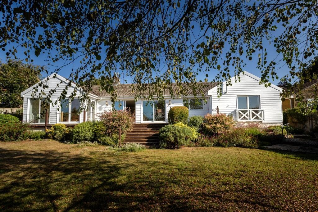 3 bedroom detached bungalow for sale in Gas Lane, Hinton St. George, TA17