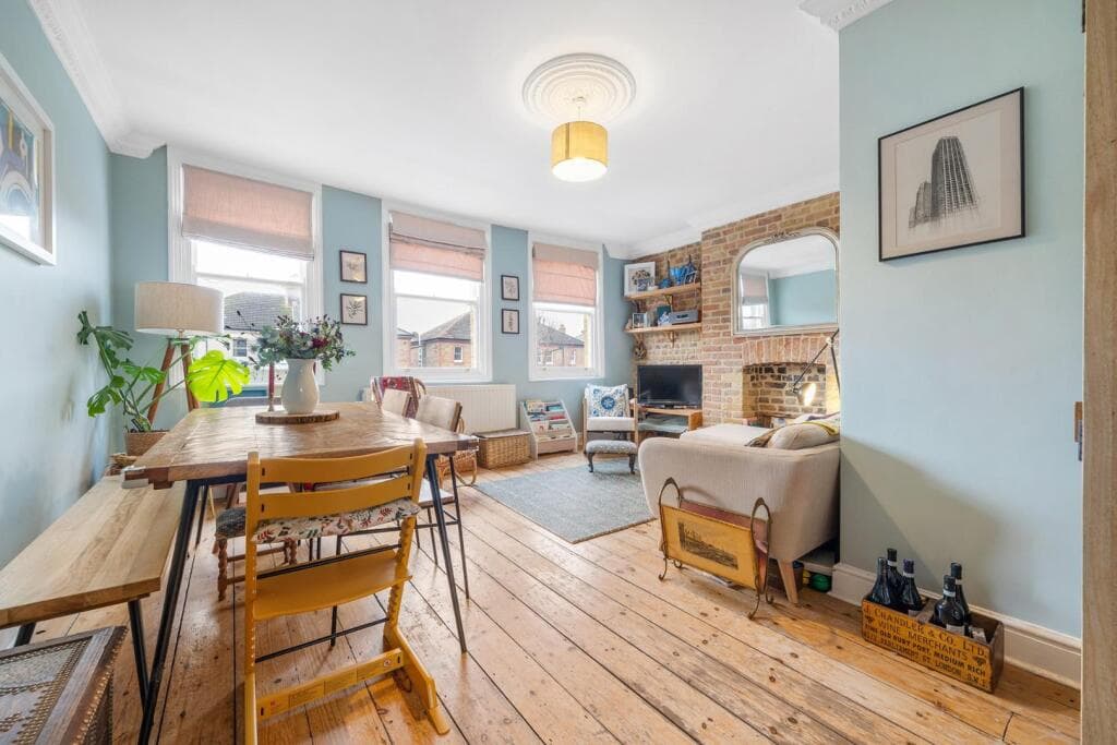 2 bedroom flat for sale in Dulwich Road, SE24