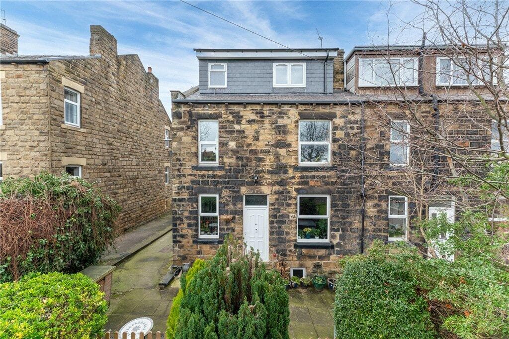 3 bedroom end of terrace house for sale in Zoar Street, Morley, Leeds, West Yorkshire, LS27