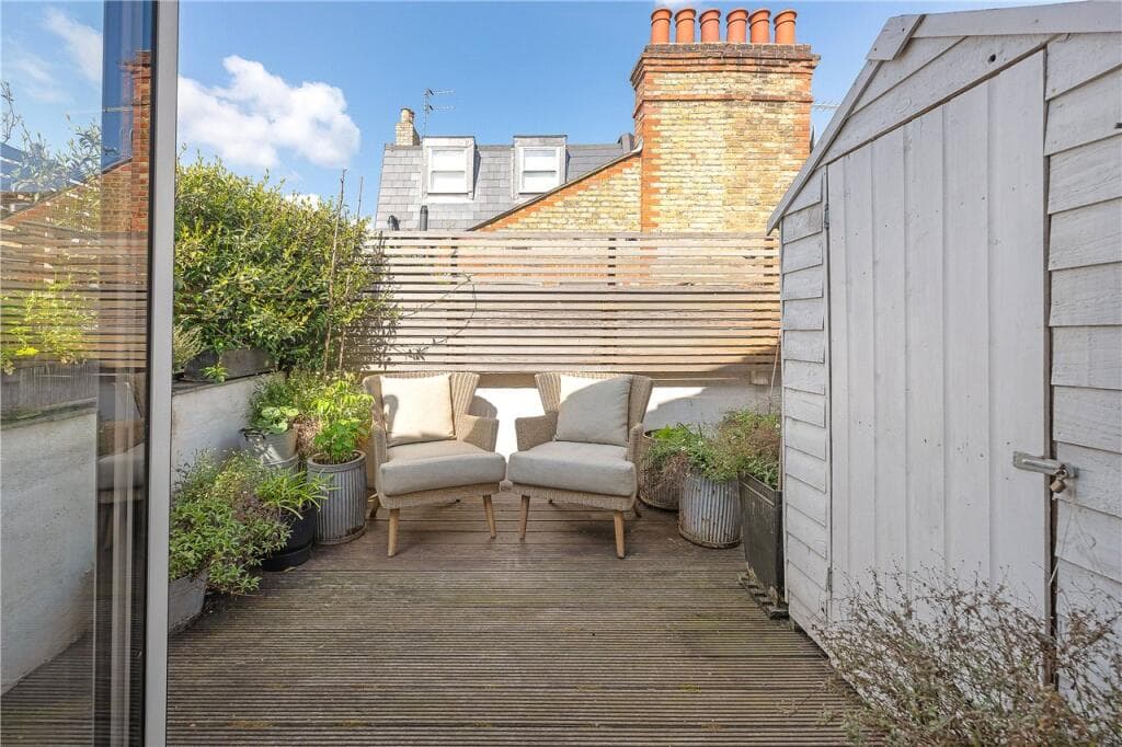 2 bedroom maisonette for sale in Shandon Road, London, SW4