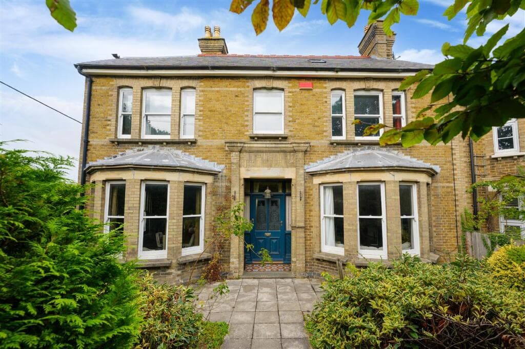 5 bedroom end of terrace house for sale in Kearnsey House, Canterbury Road, Faversham, ME13