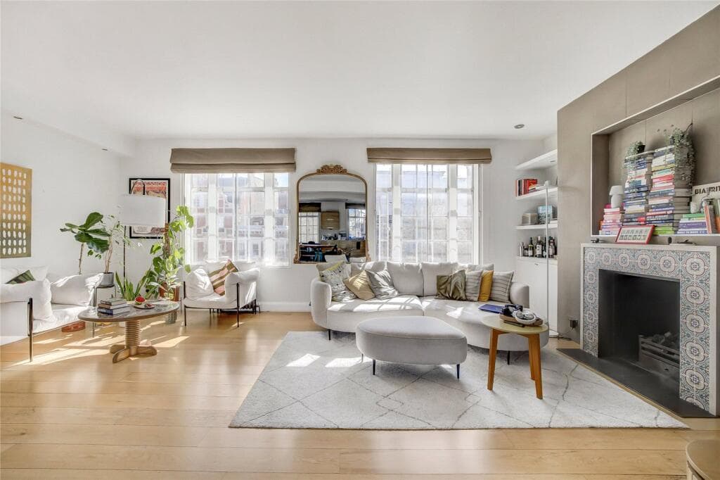 3 bedroom apartment for sale in Phillimore Court, Kensington High Street, London, W8