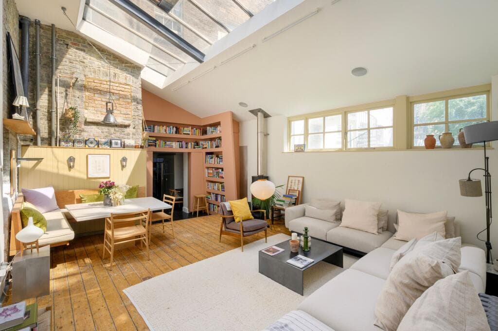 2 bedroom flat for sale in Royal College Street, Camden, NW1