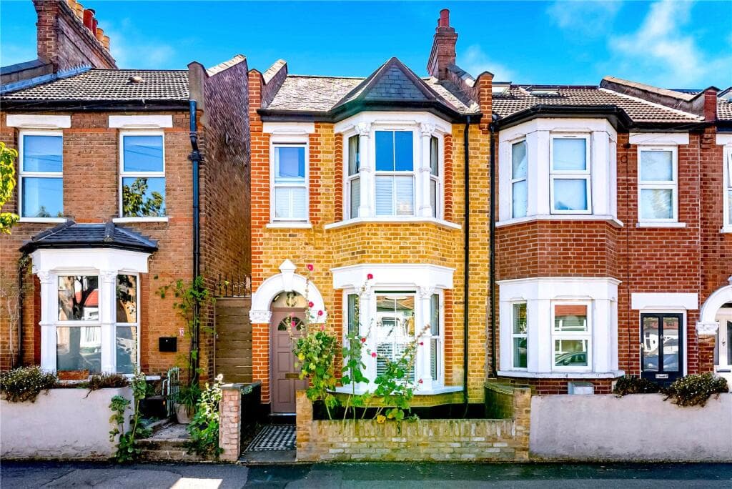3 bedroom end of terrace house for sale in Clarence Road, Walthamstow, London, E17