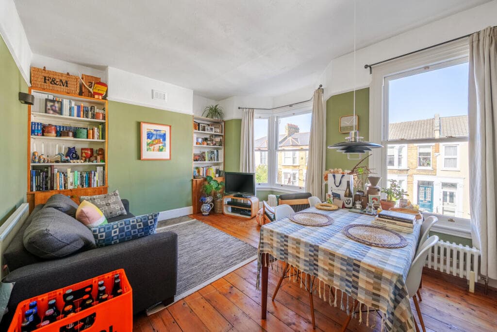 2 bedroom flat for sale in Dundalk Road, Brockley, London, SE4