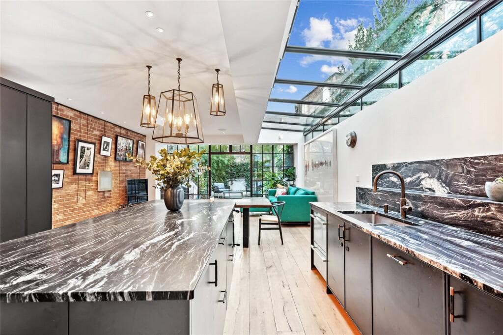 5 bedroom end of terrace house for sale in Delvino Road, London, SW6