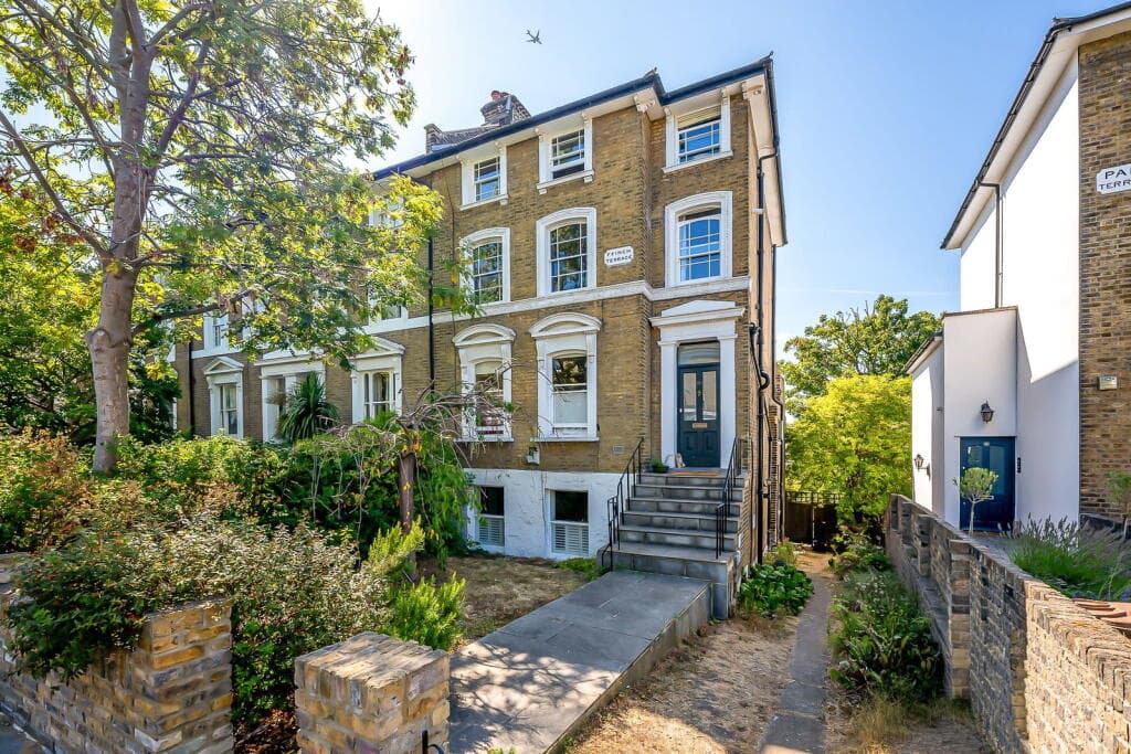 3 bedroom flat for sale in Upper Brockley Road,London,SE4 1ST, SE4