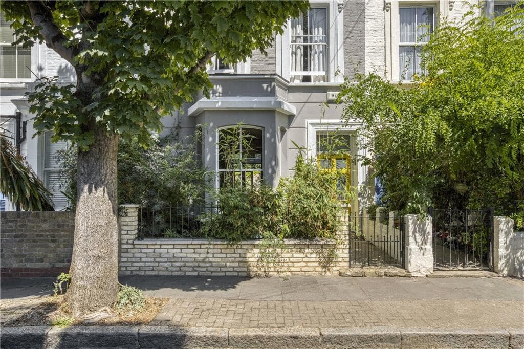 4 bedroom terraced house for sale in Lowman Road, Islington, London, N7