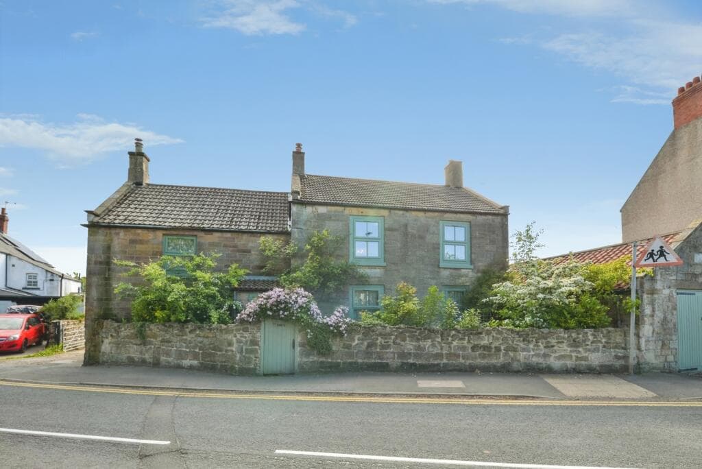 7 bedroom link detached house for sale in High Street, Hinderwell, North Yorkshire, TS13