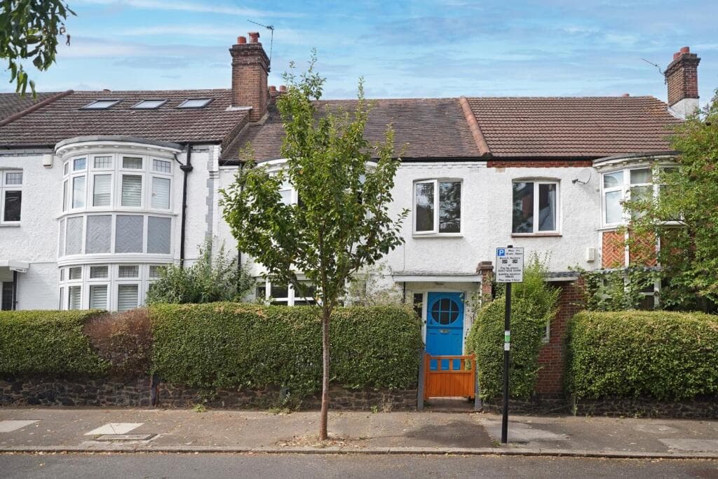 3 bedroom house for sale in Mackie Road Brixton, SW2