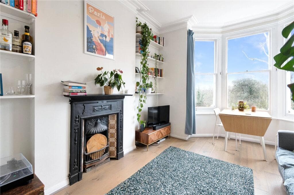 2 bedroom apartment for sale in Underhill Road, East Dulwich, London, SE22
