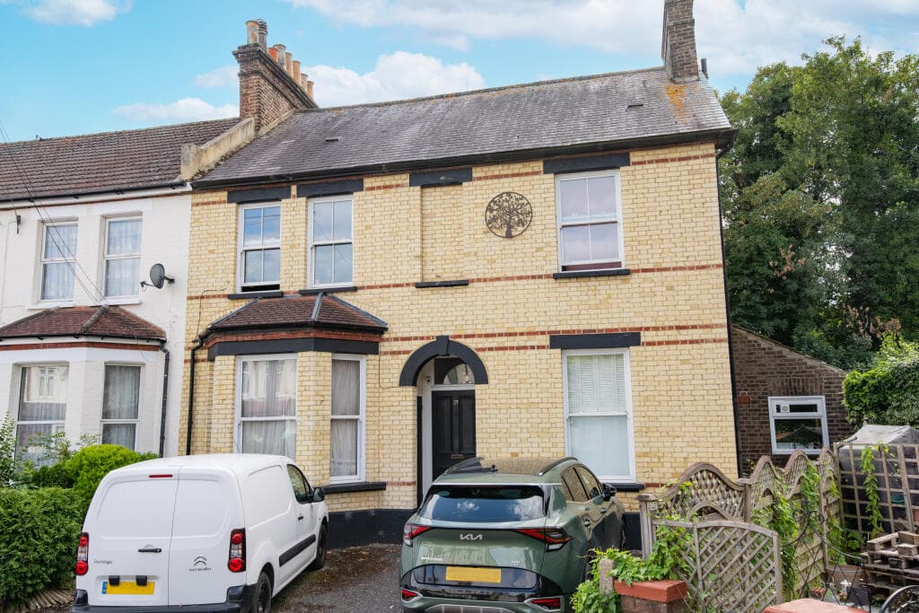 2 bedroom flat for sale in Selby Road, Anerley, SE20