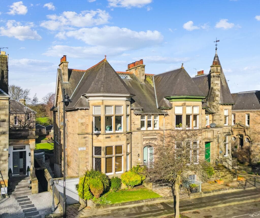 4 bedroom maisonette for sale in Victoria Square, Stirling, FK8
