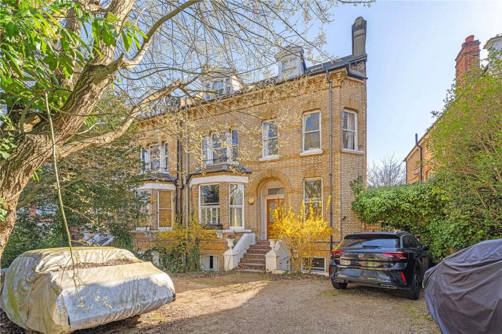 2 bedroom apartment for sale in Grove Park, Camberwell, London, SE5