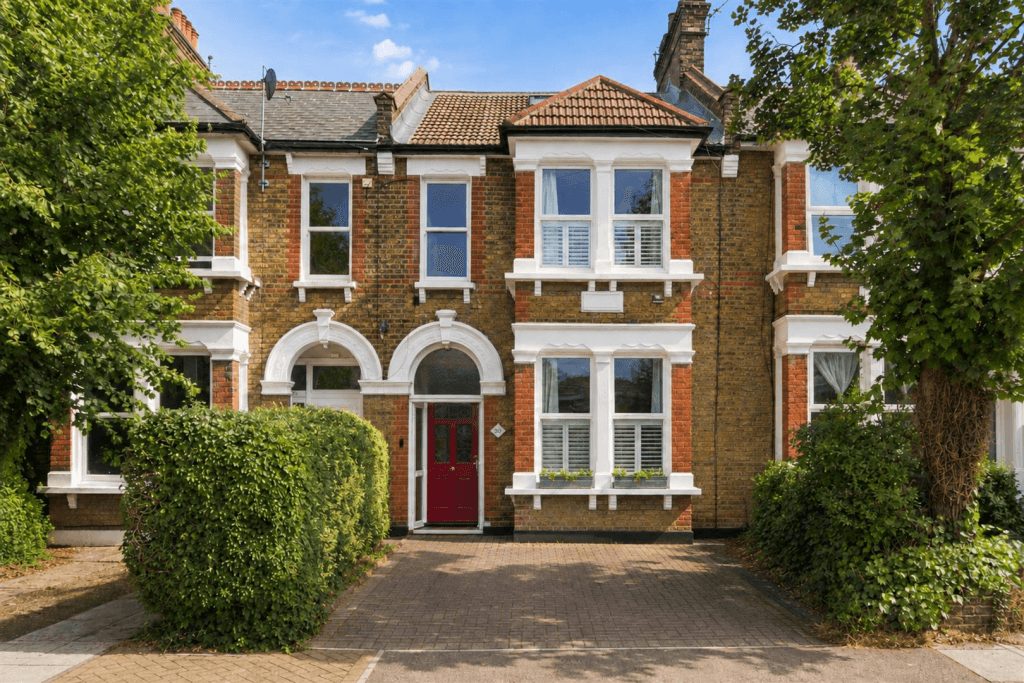 4 bedroom terraced house for sale in Torridon Road, London, SE6