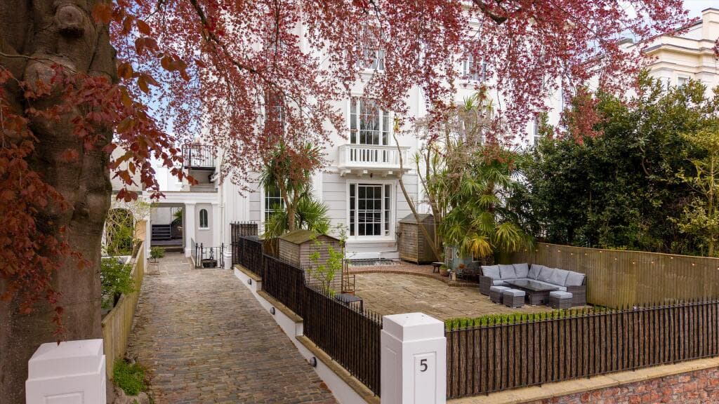 3 bedroom maisonette for sale in Oakfield Road, Clifton, Bristol BS8