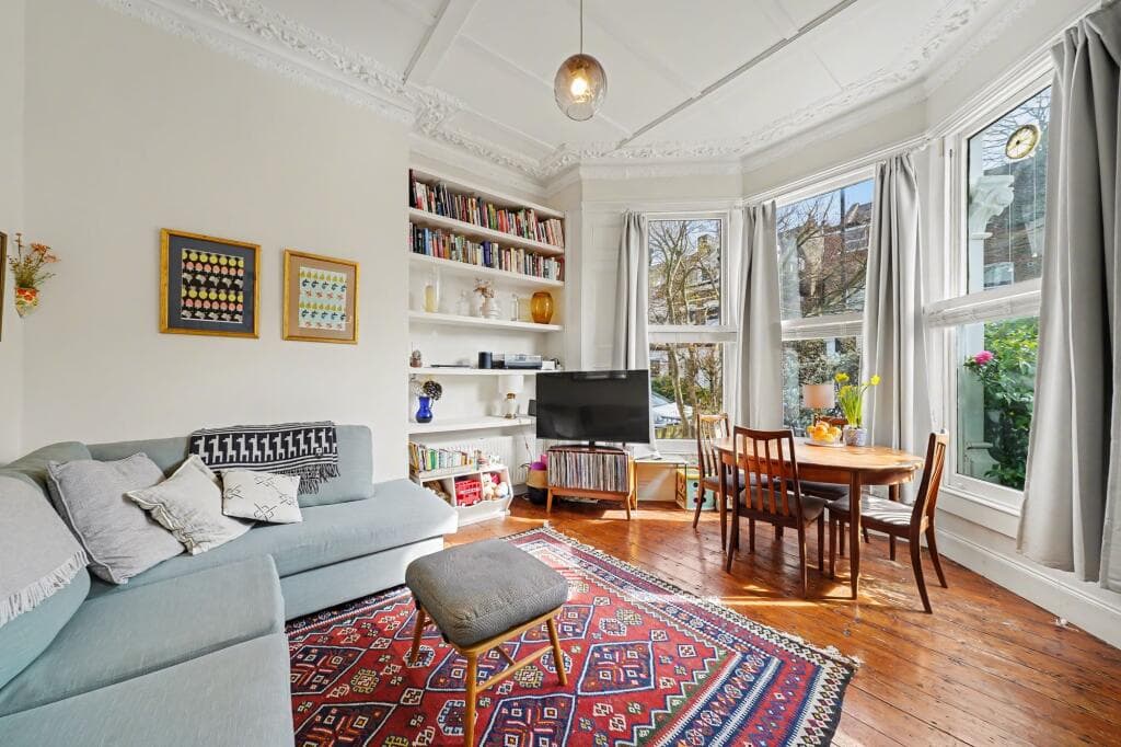 2 bedroom flat for sale in Gloucester Drive, London, N4