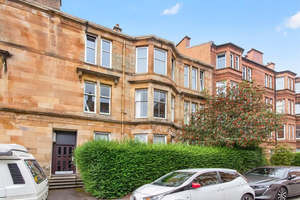 3 bedroom flat for sale in Walton Street, Glasgow, G41