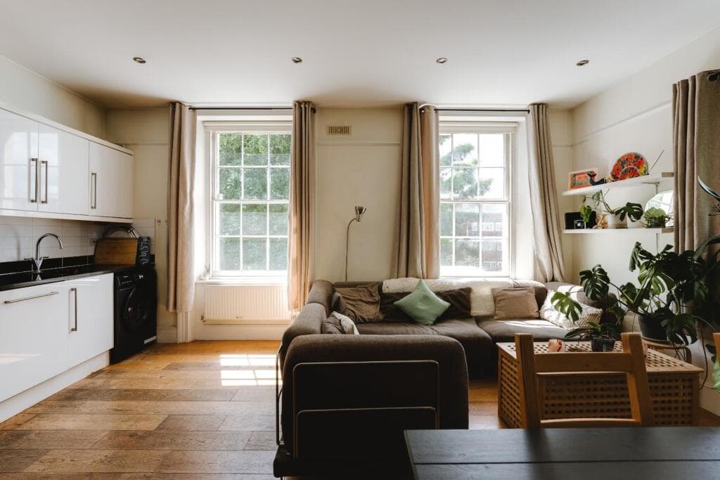 3 bedroom apartment for sale in Lower Clapton Road, Hackney, London E5
