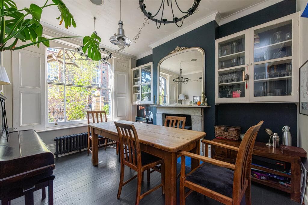3 bedroom house for sale in Eburne Road, Islington, London, N7