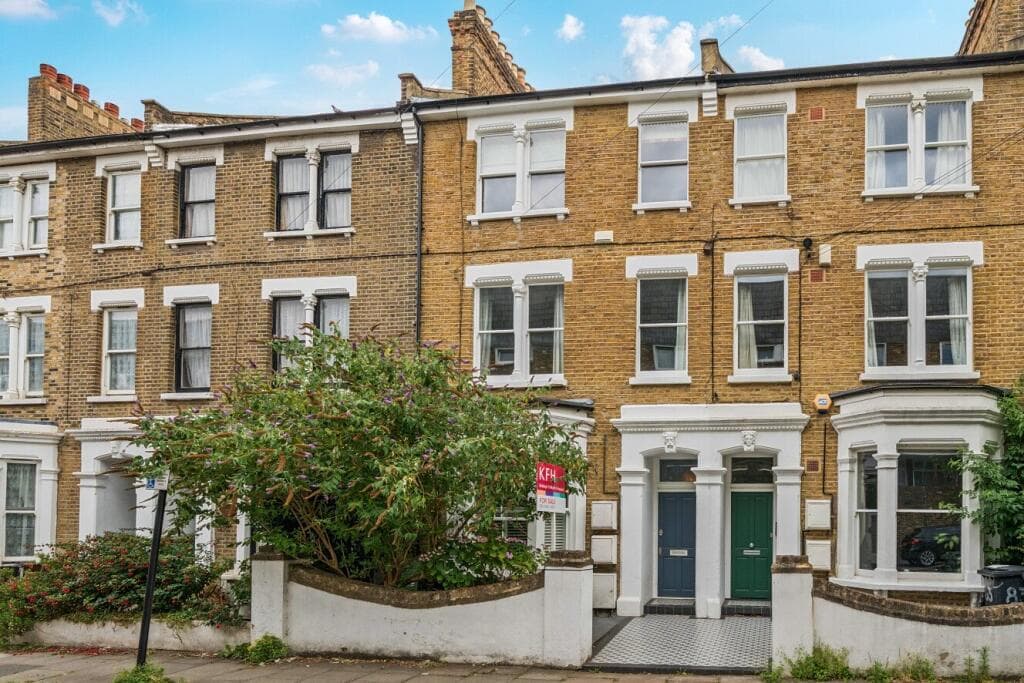 2 bedroom flat for sale in Paulet Road, Camberwell, London, SE5