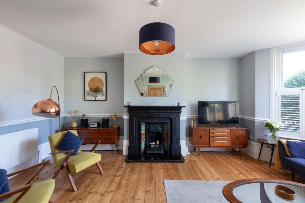 2 bedroom flat for sale in Poppleton Road, Upper Leytonstone, London, E11