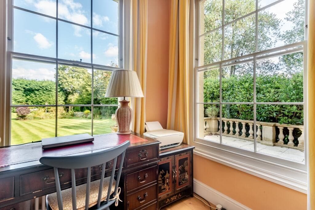 6 bedroom detached house for sale in Vicarage Road, Yateley, Hampshire, GU46