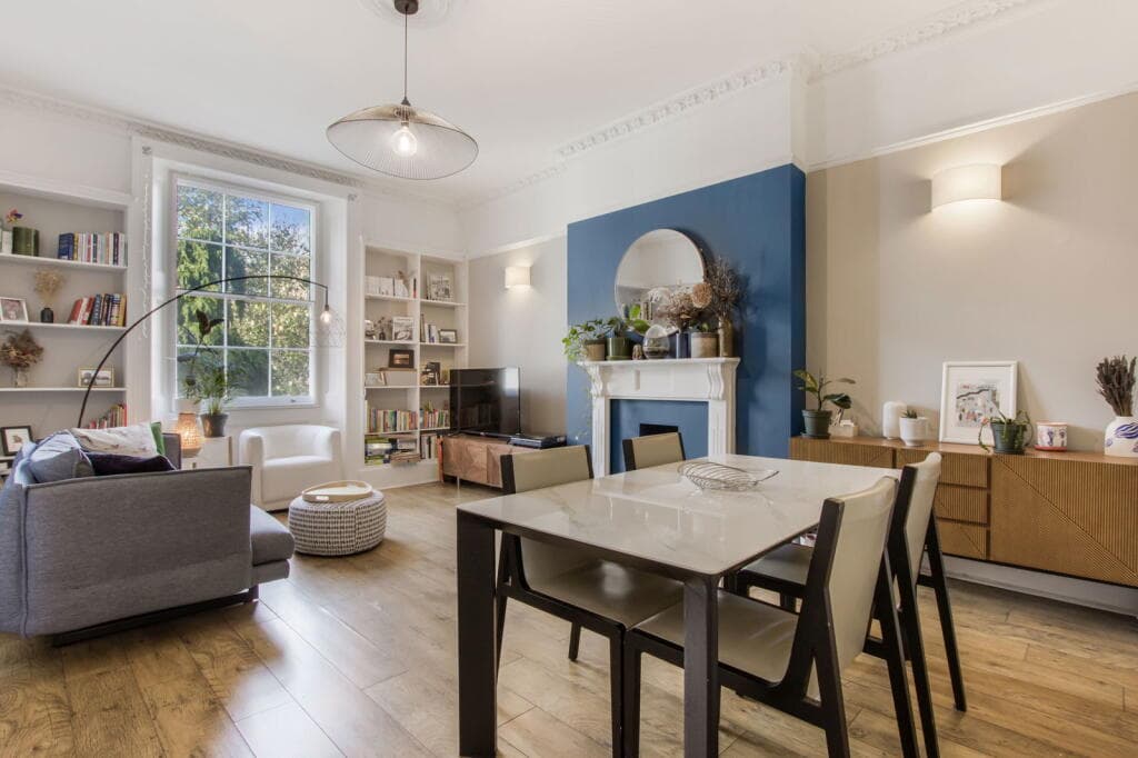2 bedroom flat for sale in Camden Road, NW1