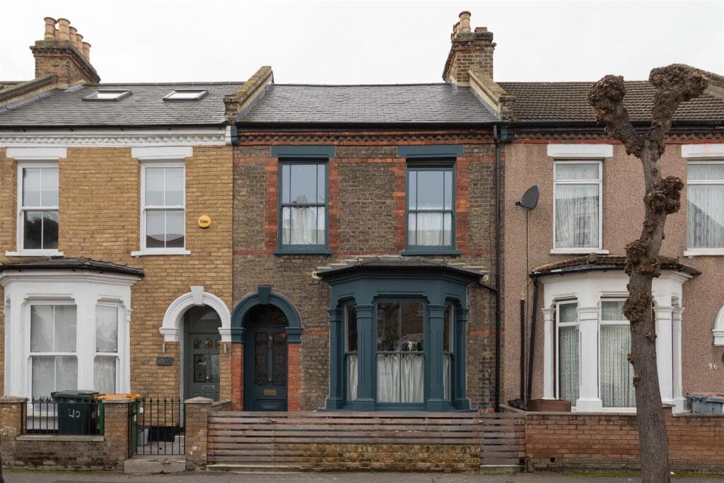 3 bedroom house for sale in Warwick Road, Stratford, E15