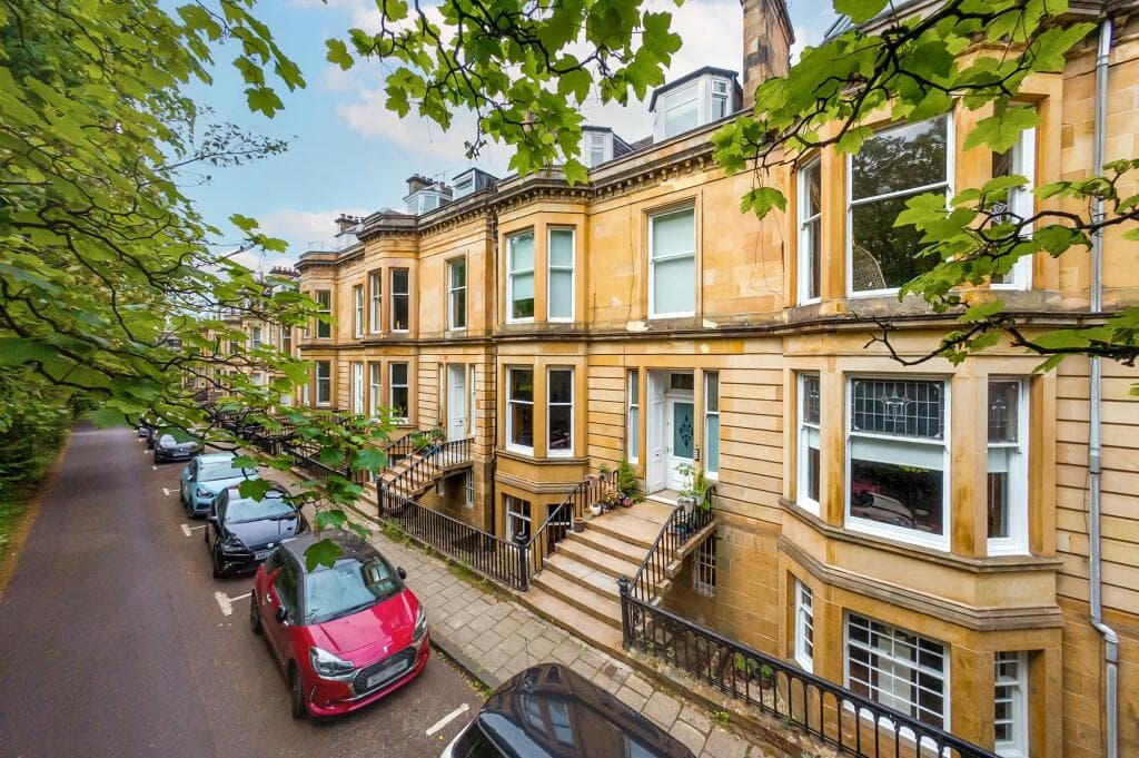 3 bedroom apartment for sale in Rosslyn Terrace, Glasgow, G12