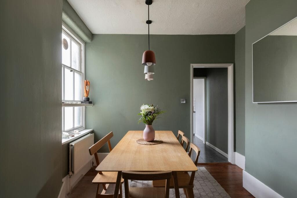 2 bedroom flat for sale in Guide £500,000 - £525,000 Quested Court, Brett Road, Hackney Central E8