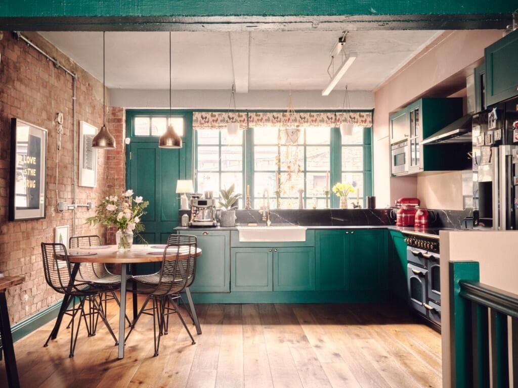 2 bedroom terraced house for sale in Temple Street, London, E2