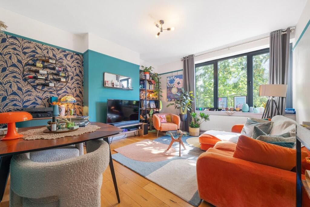 3 bedroom flat for sale in Brixton Hill, SW2