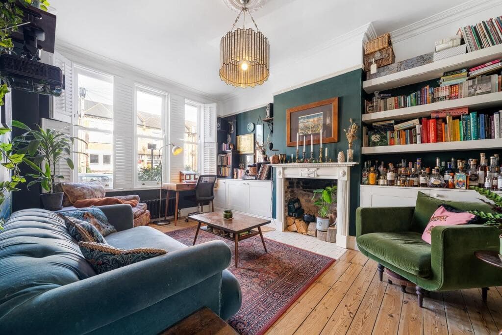 2 bedroom flat for sale in Deerdale Road, SE24