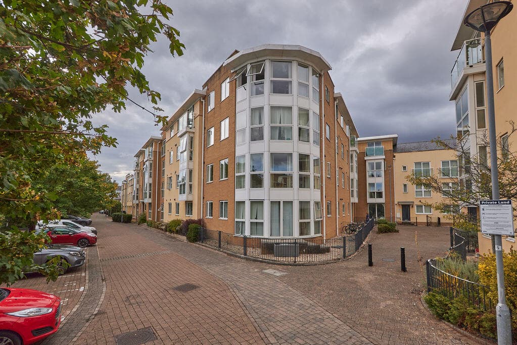 2 bedroom flat for sale in Richmond Court, Exeter, EX4