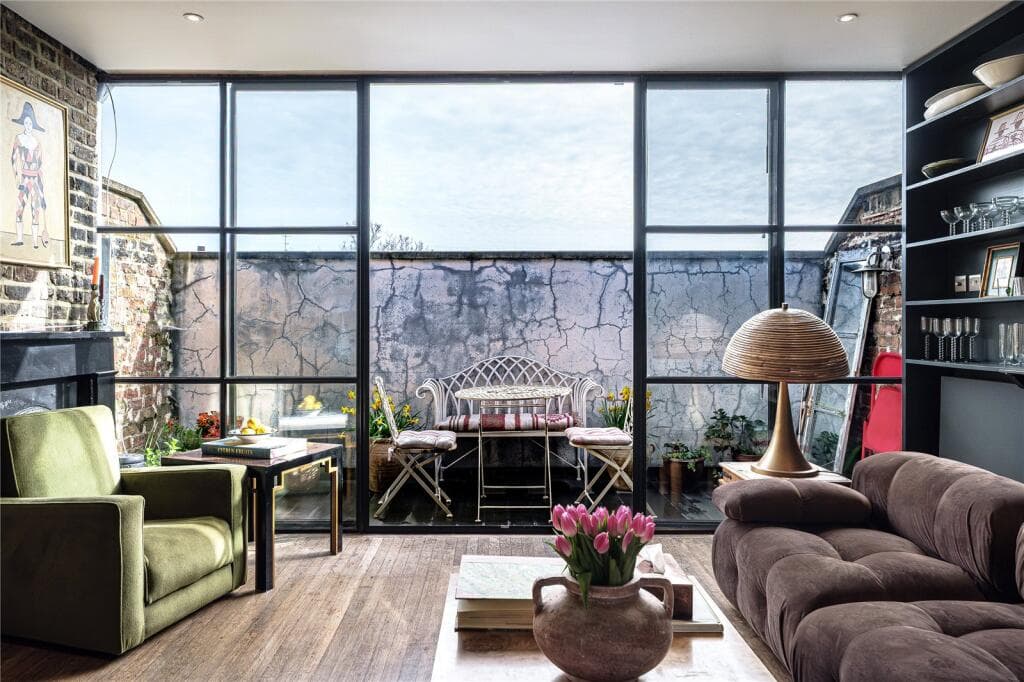 2 bedroom maisonette for sale in Medina Road, Islington, London, N7