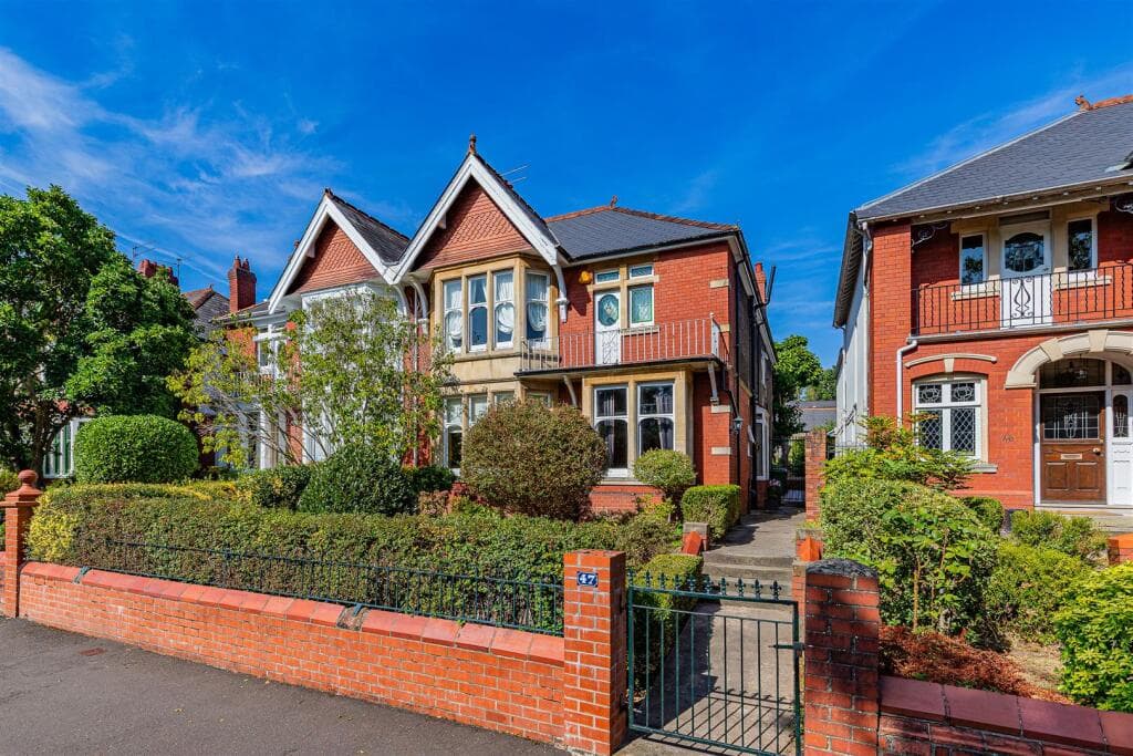 4 bedroom semi-detached house for sale in Ty Draw Road, Penylan, Cardiff, CF23