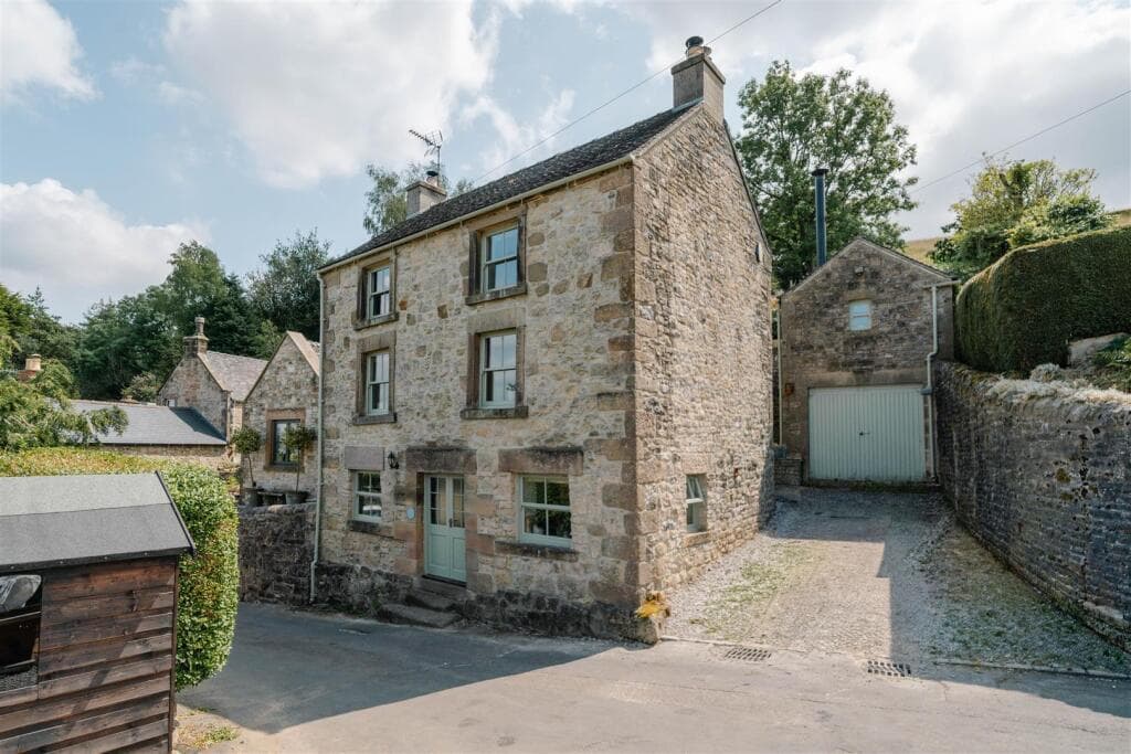 3 bedroom detached house for sale in East Bank, Winster, DE4 2DS, DE4